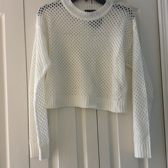 Hollow Out Crew Neck - Picture 3 of 4